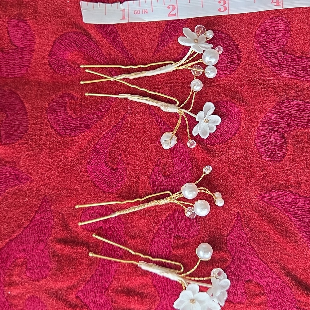 Elegant White Floral Hair Pins